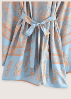 Kurzer Kimono mit Blumenmuster in Blaugrau und Rosa