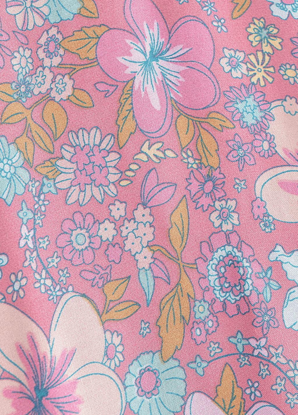 Kurzer Kimono mit rosa und blauen Blumenmustern