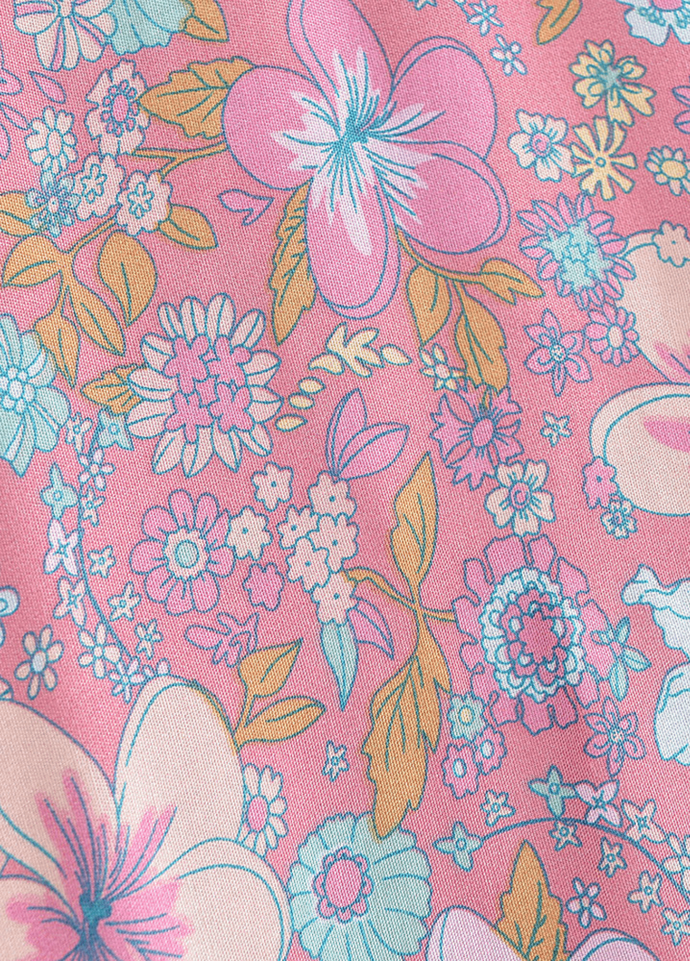 Kurzer Kimono mit rosa und blauen Blumenmustern