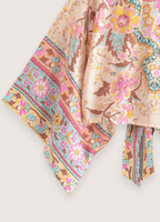 Kurzer Kimono mit zartrosa Blumenmuster