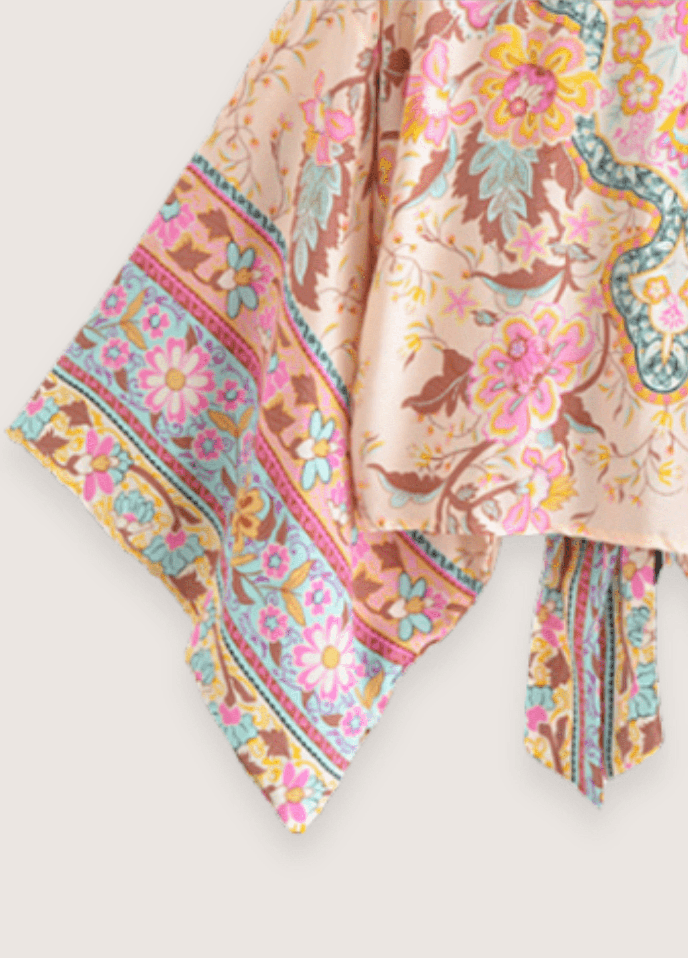 Kurzer Kimono mit zartrosa Blumenmuster