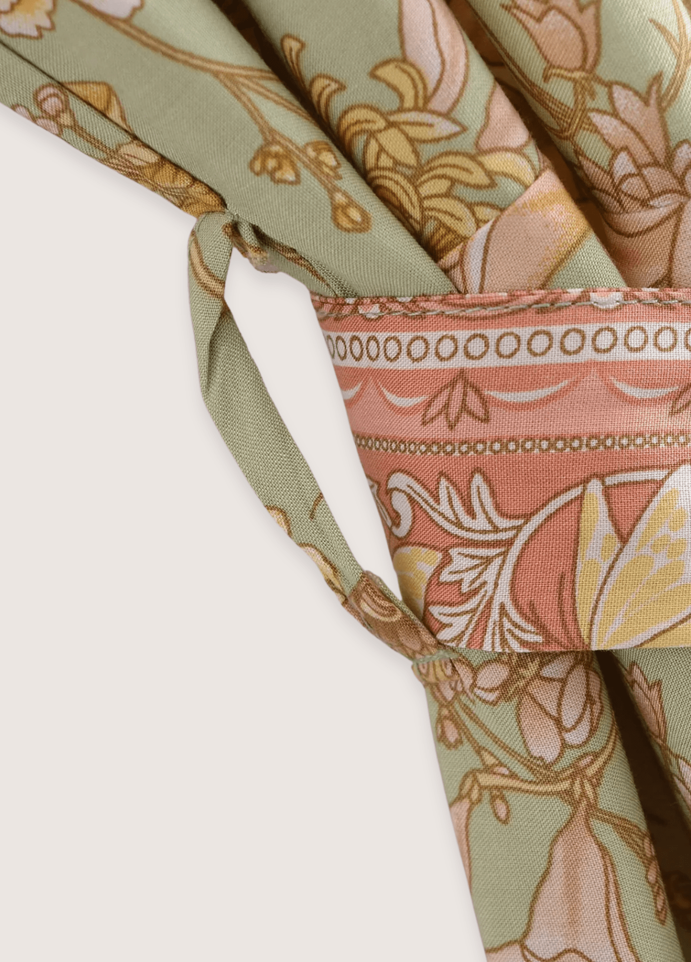 Langer geblümter Kimono im Bohème-Stil