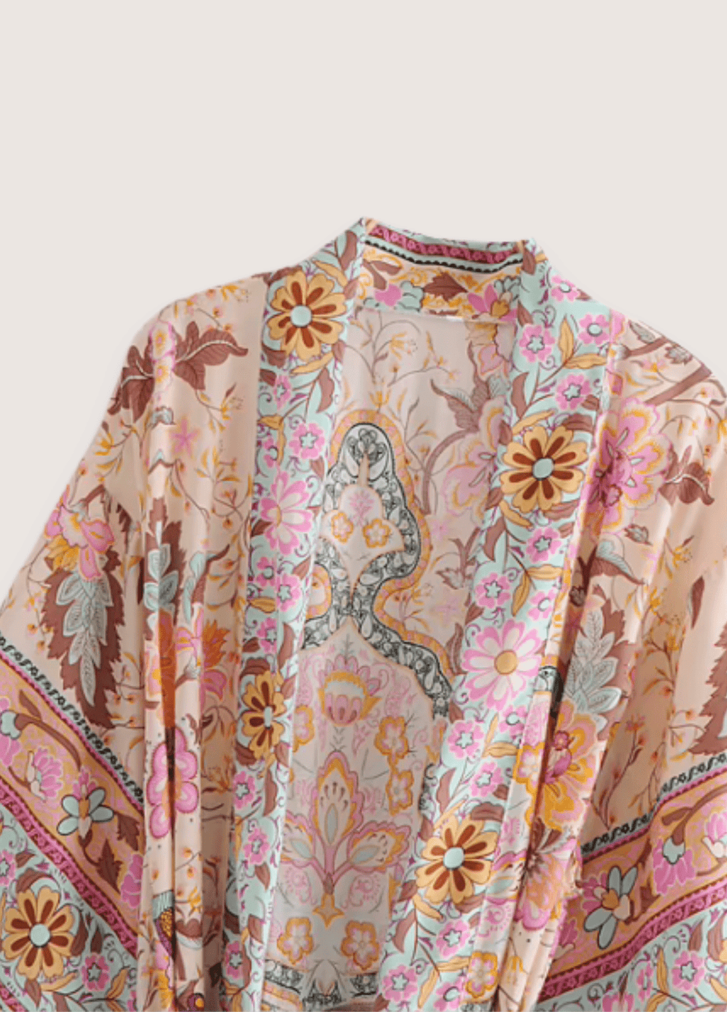 Langer, hellrosa Kimono mit Blumenmuster