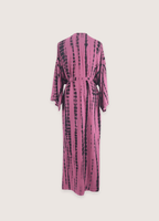 Langer, rötlich-rosa Kimono mit Batikmuster