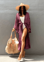 Langer, rötlich-rosa Kimono mit Batikmuster