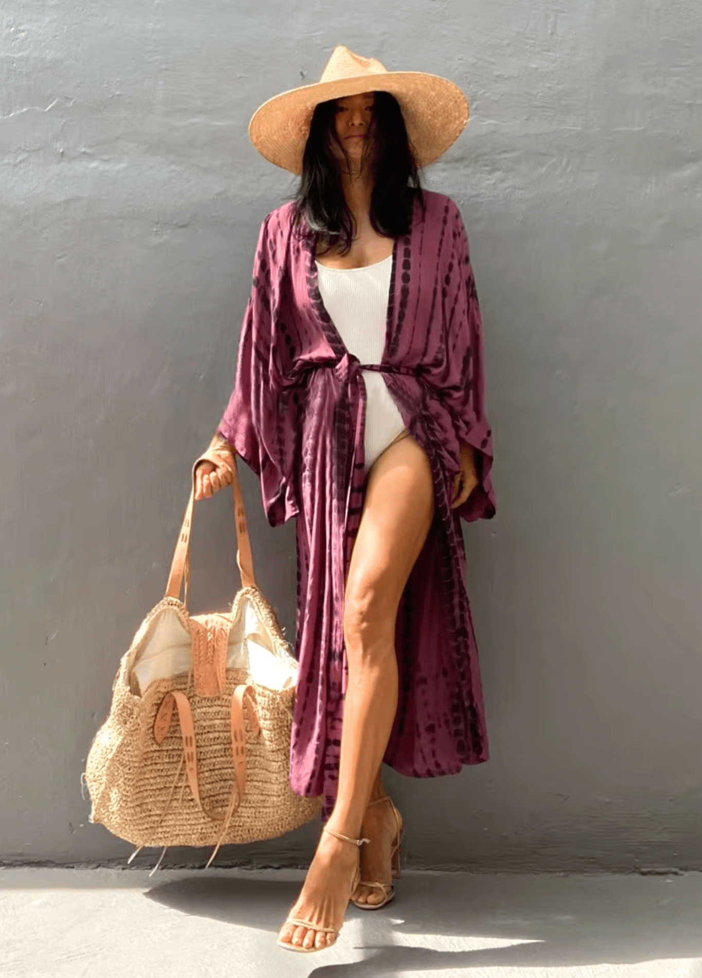 Langer, rötlich-rosa Kimono mit Batikmuster