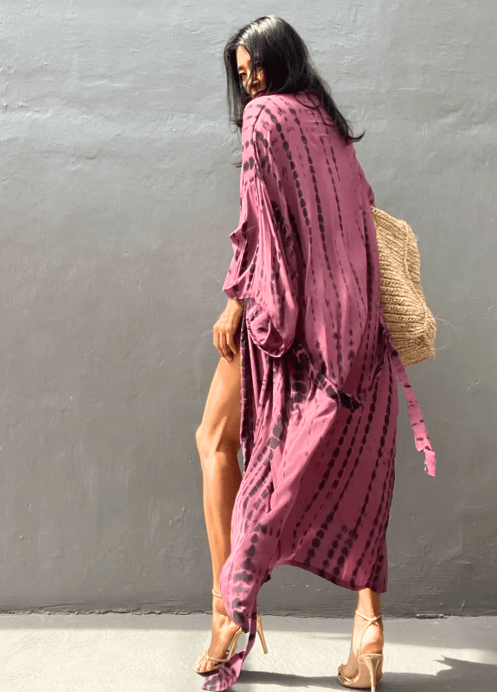 Langer, rötlich-rosa Kimono mit Batikmuster