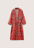 Langer roter Kimono mit Blumenmuster