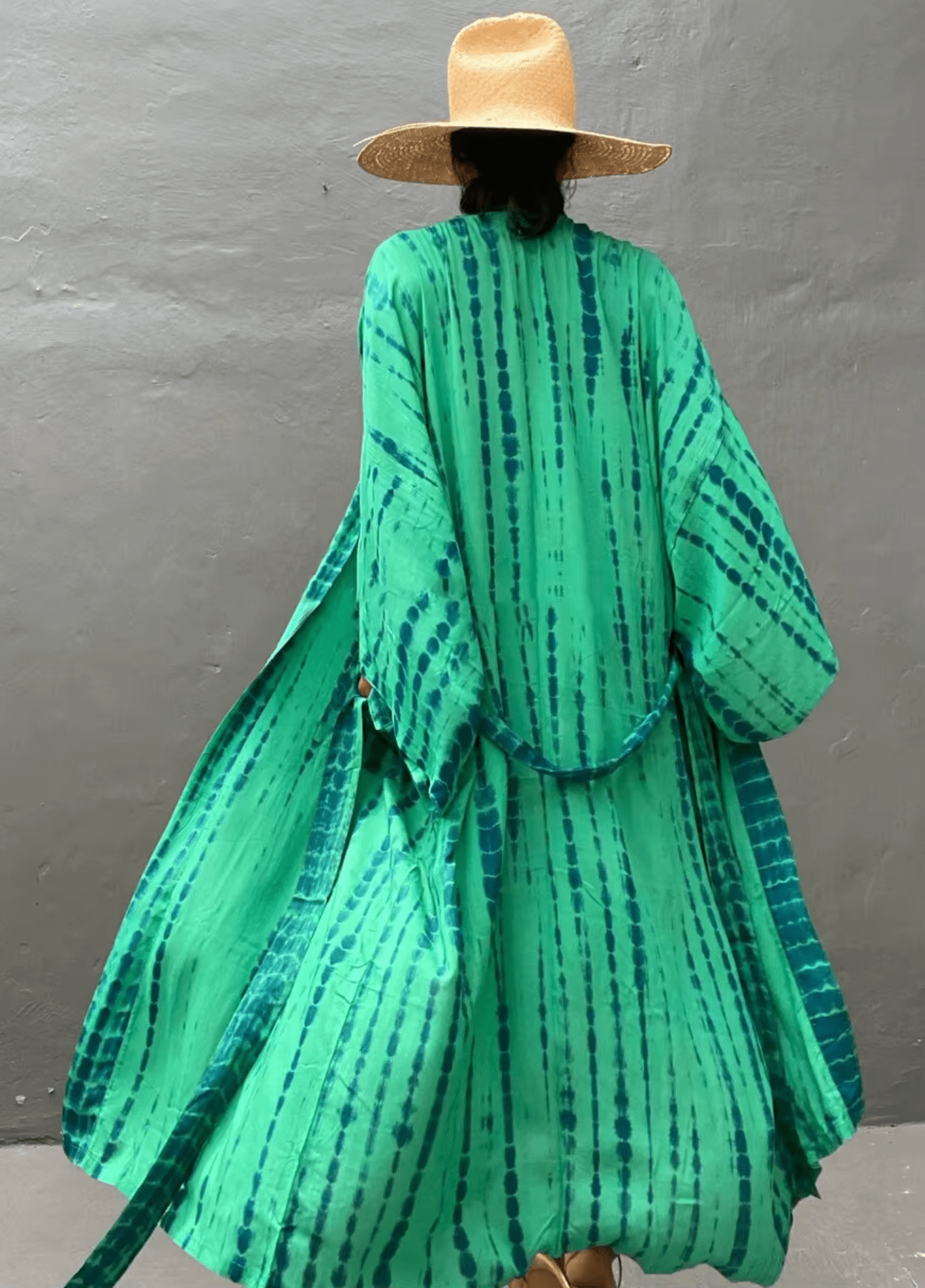 Langer Kimono mit mintgrünem Batikmuster